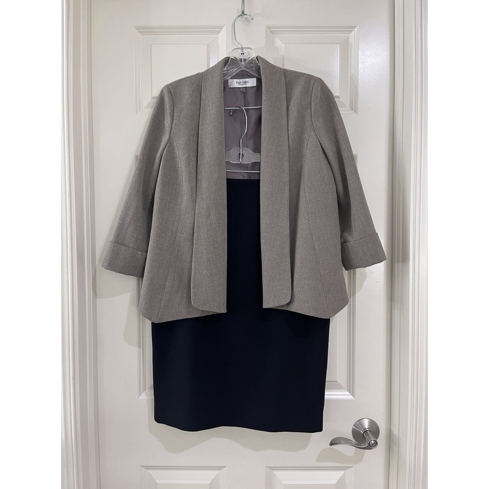jones studio women 2- piece skirt suits size 4